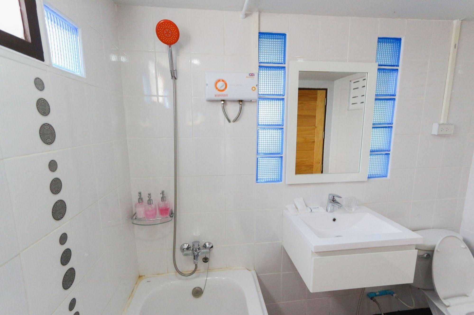 The Stay Guest House Лей Екстер'єр фото